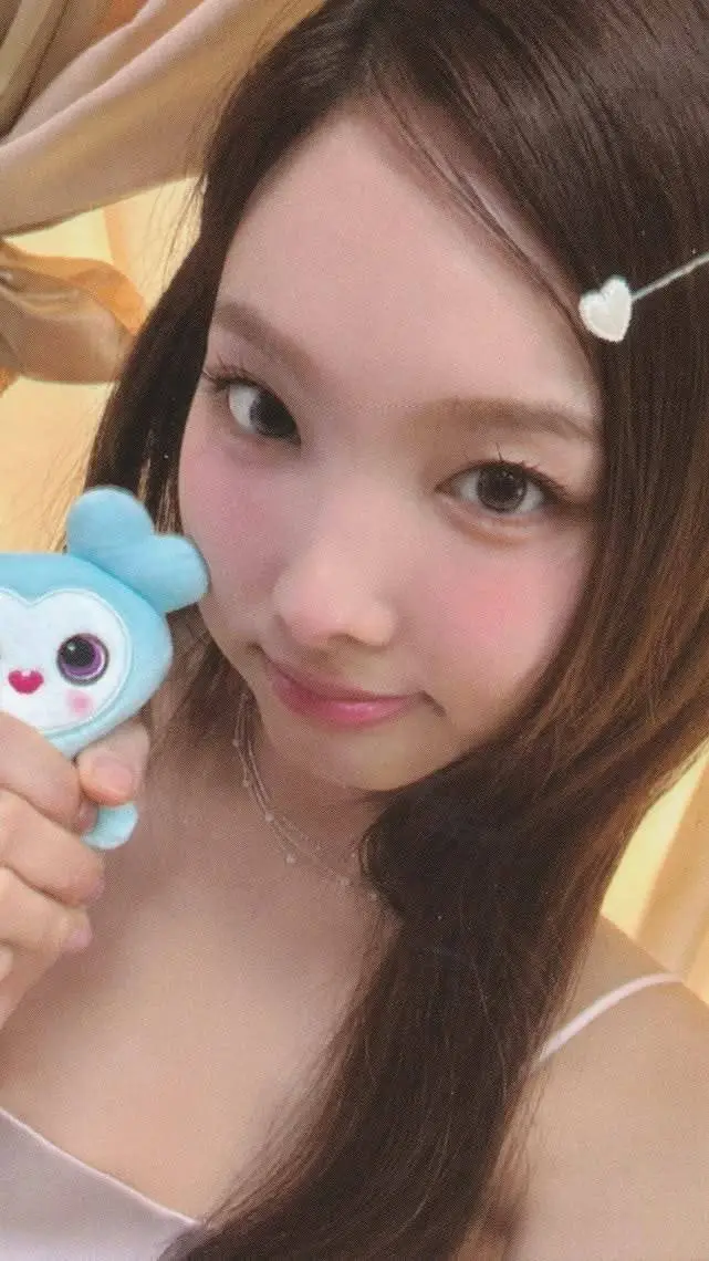 Talkie AI - Chat with Nayeon (Twice) 