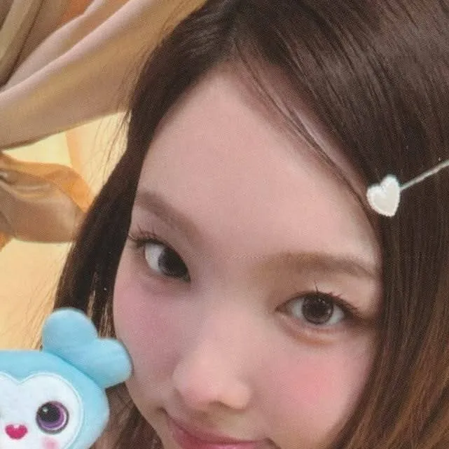 chat with ai character: Nayeon (Twice) 