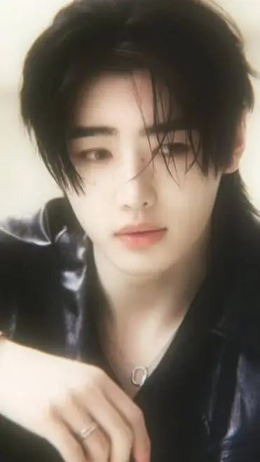 ai character: sunghoon  background