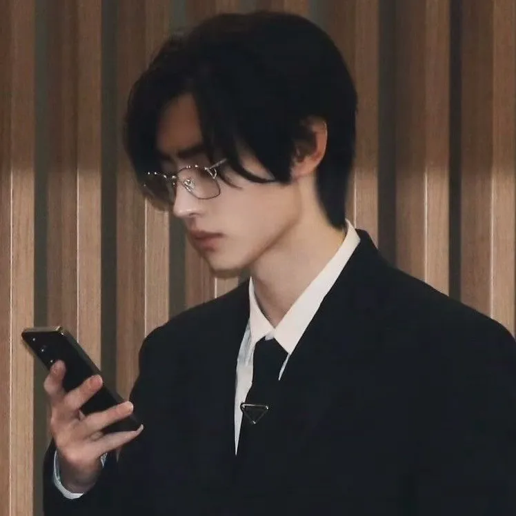 chat with ai character: Sunghoon 