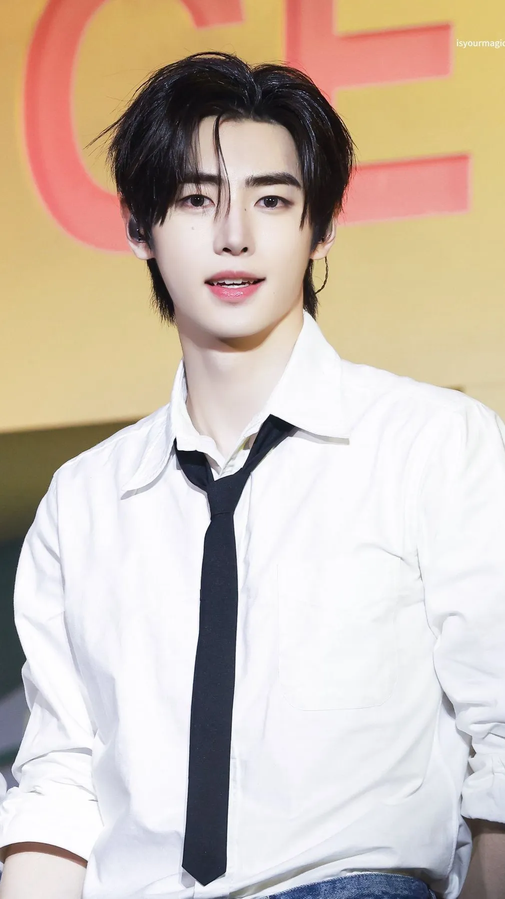 ai character: Sunghoon  background
