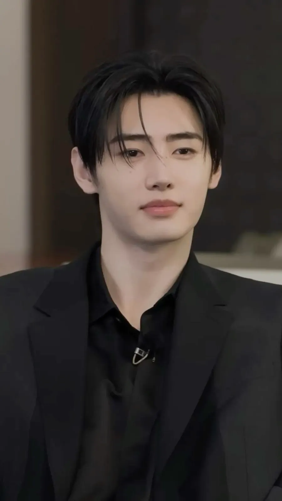 ai character: Sunghoon  background