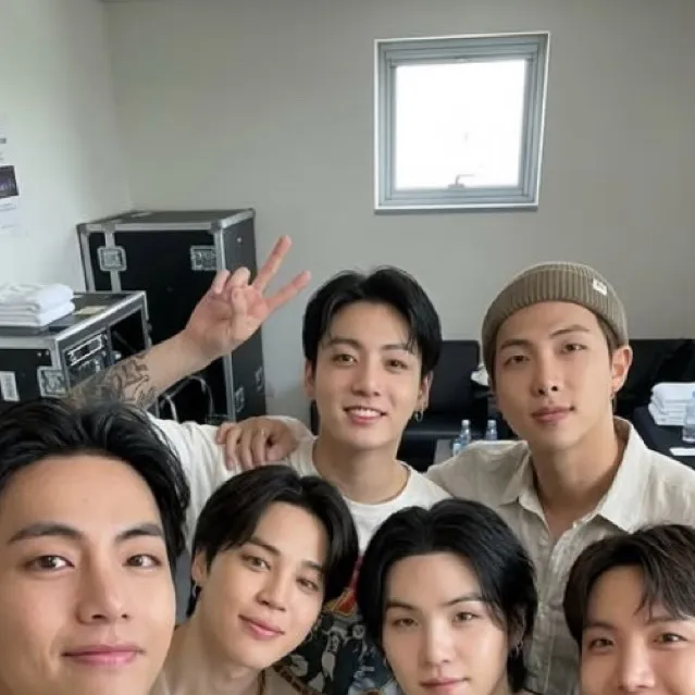 chat with ai character: Bts 