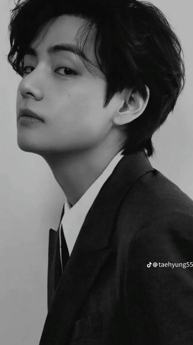 ai character: Taehyung 💘💘 background