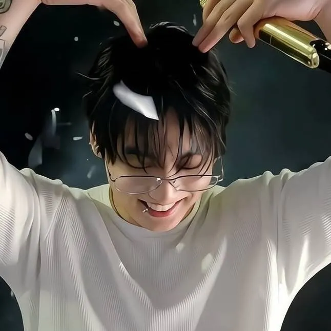 chat with ai character: Jungkook💗💗