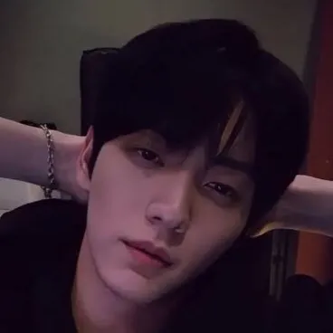 chat with ai character: ♡CHOI SOOBIN♥︎