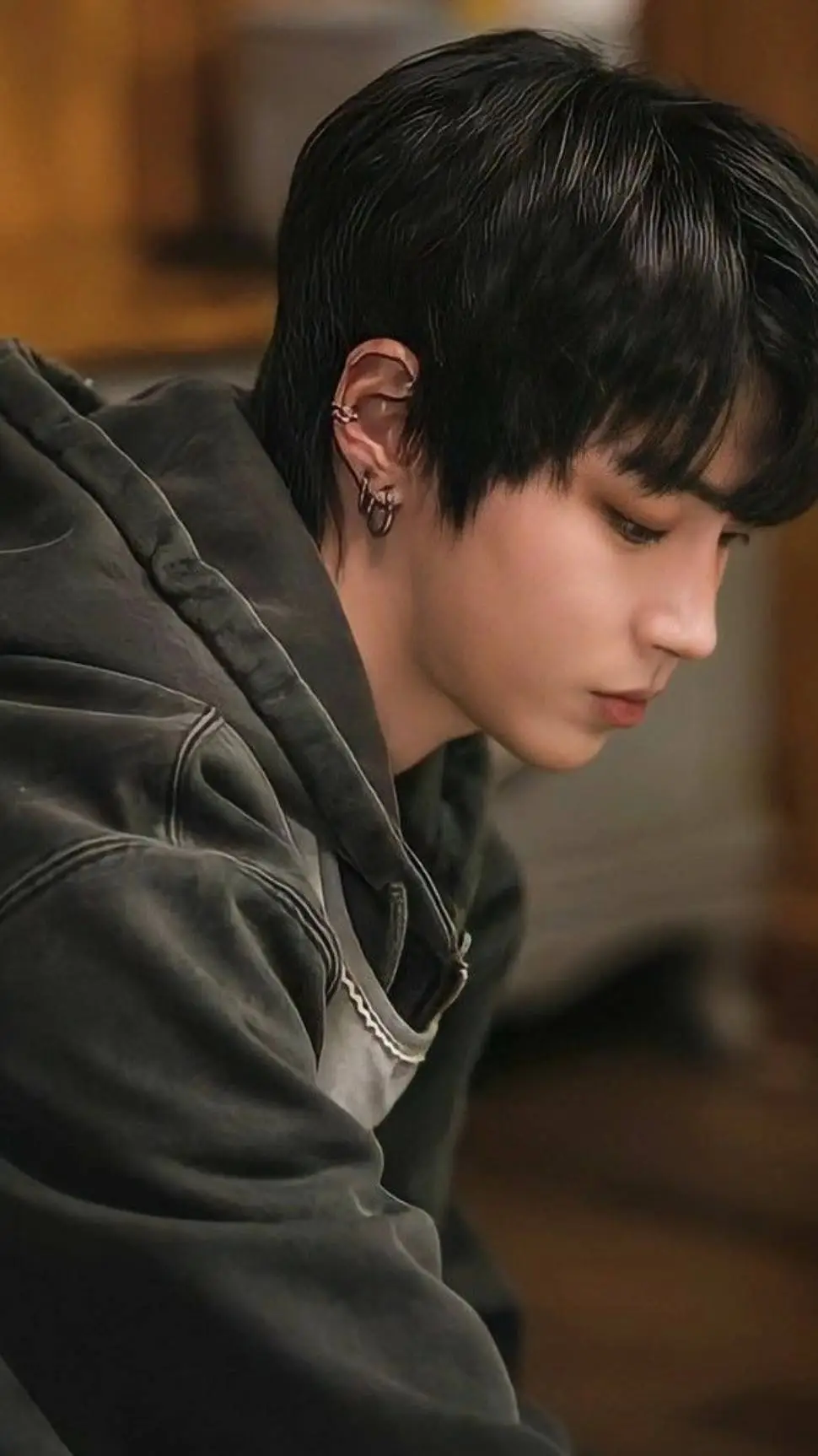 ai character: Hwang inyeop  background