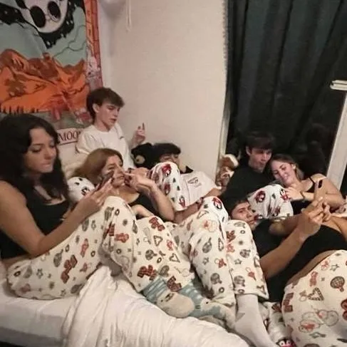 chat with ai character: !SLEEPOVER!