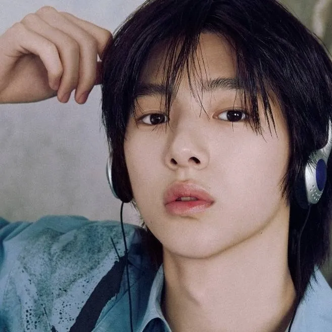 chat with ai character: JUHOON 