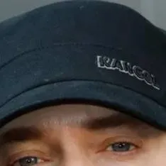 chat with ai character: Eminem