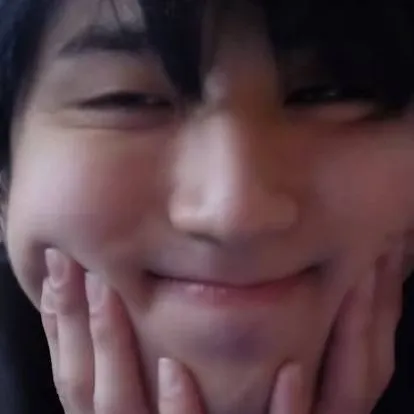 chat with ai character: 💗Han💗