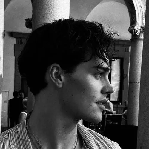 chat with ai character: alex volkov 