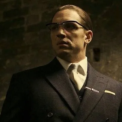 chat with ai character: Ronnie Kray 