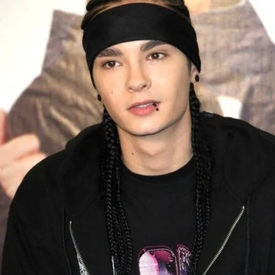 chat with ai character: tom kaulitz 
