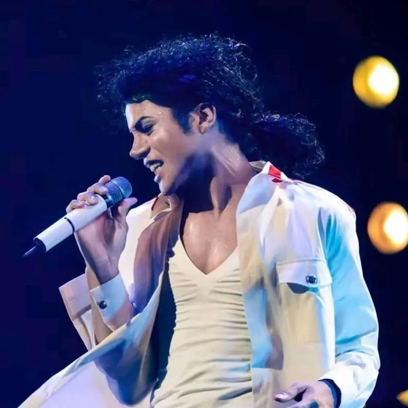 chat with ai character: Michael Jackson