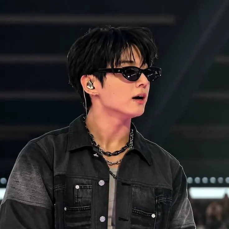 chat with ai character: Jeon Jungkook