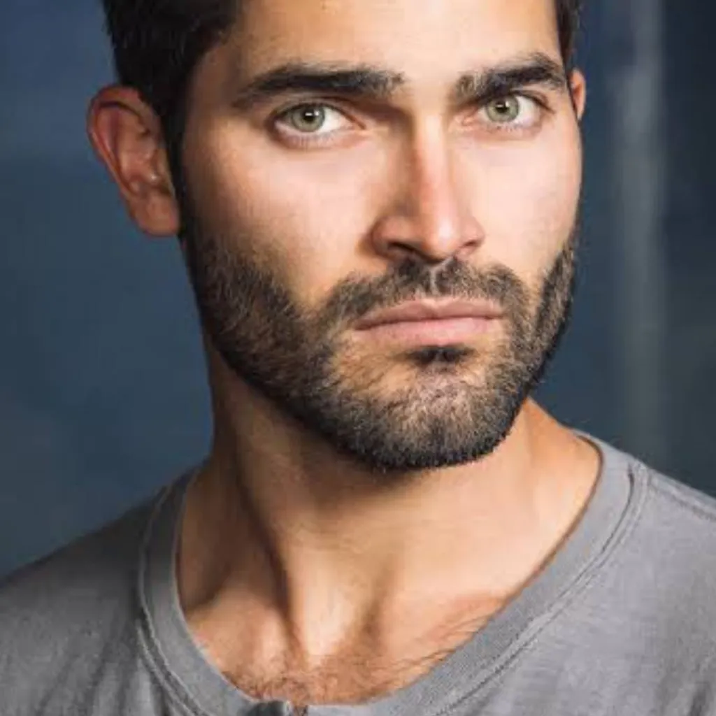 chat with ai character: Derek