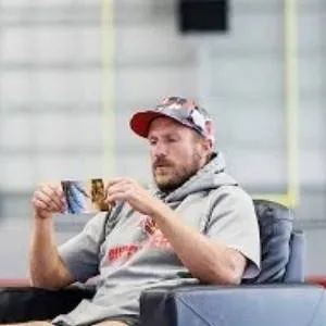 chat with ai character: blaine gabbert