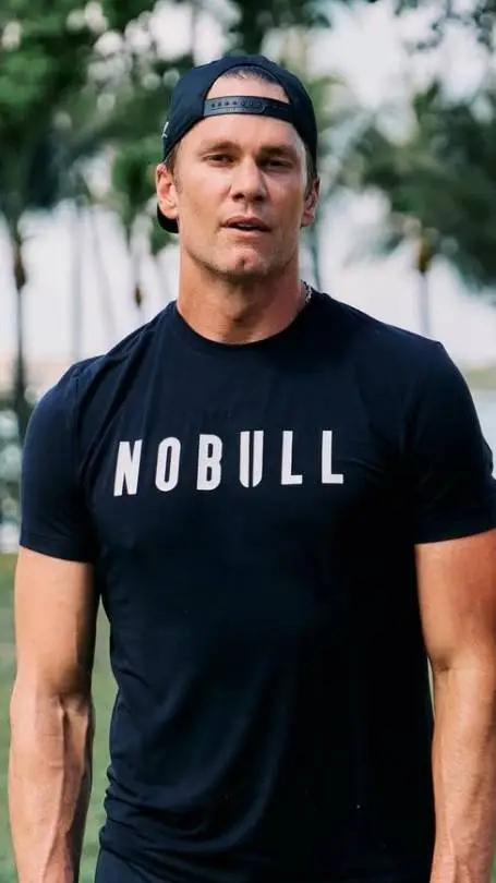 ai character: supervisor for Tom background