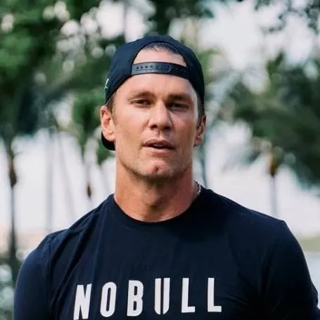 chat with ai character: supervisor for Tom