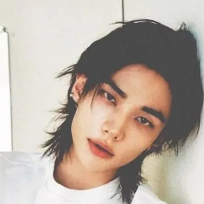 chat with ai character: hyunlix