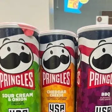 chat with ai character: Pringles