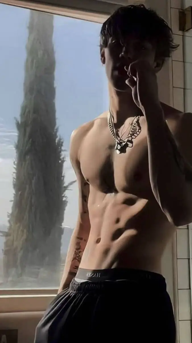 ai character: Mattia background