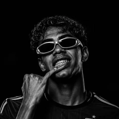 chat with ai character: Lamine Yamal 🇲🇦✨🇪🇸