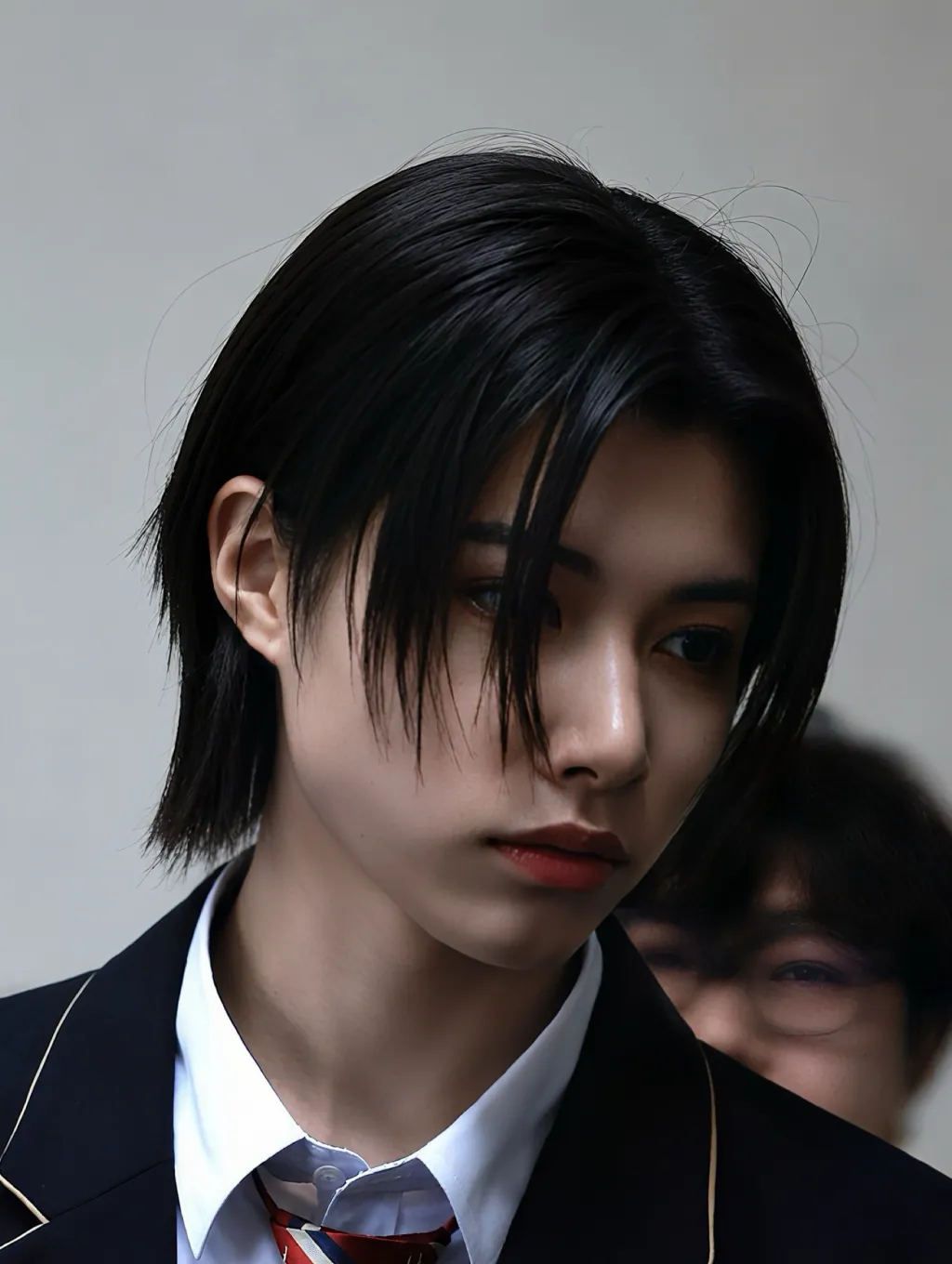 chat with ai character: Louis