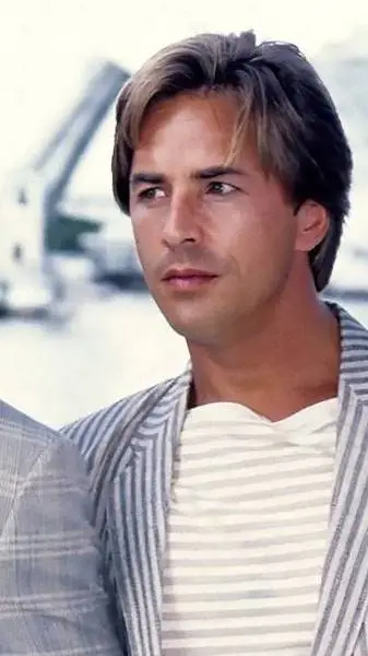 ai character: Sonny Crockett background