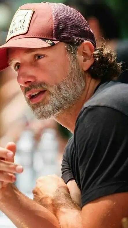 Talkie AI - Chat with Andrew Lincoln 