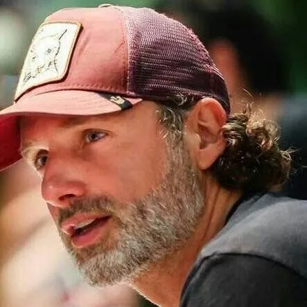 chat with ai character: Andrew Lincoln 