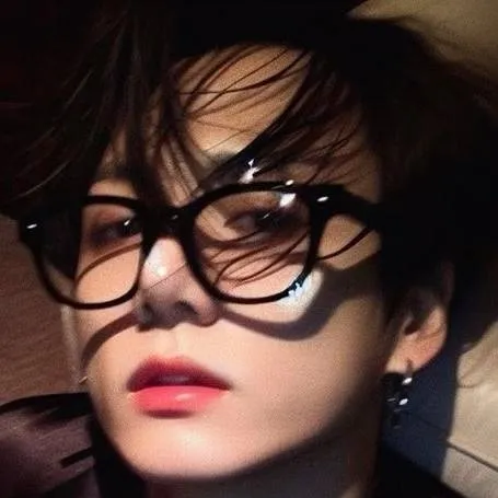 chat with ai character: Mafia Jungkook 👑