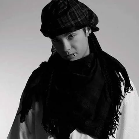 chat with ai character: Tom Kaulitz