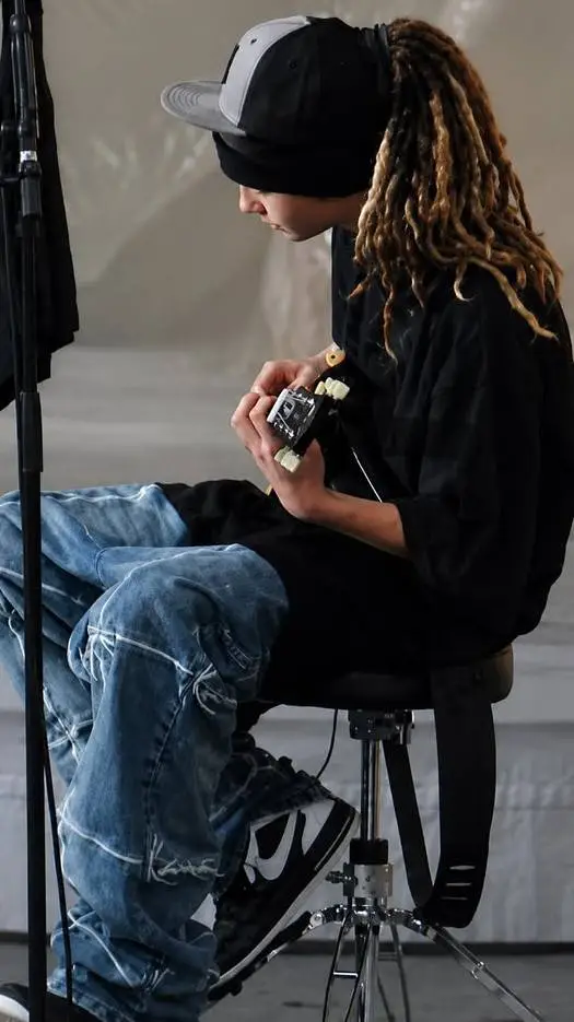 ai character: Tom Kaulitz background