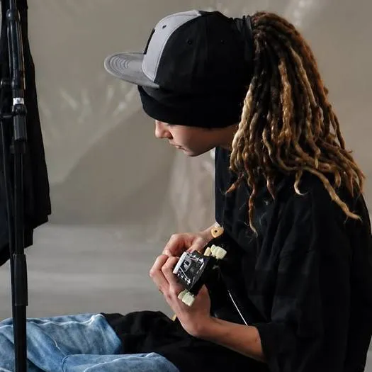 chat with ai character: Tom Kaulitz