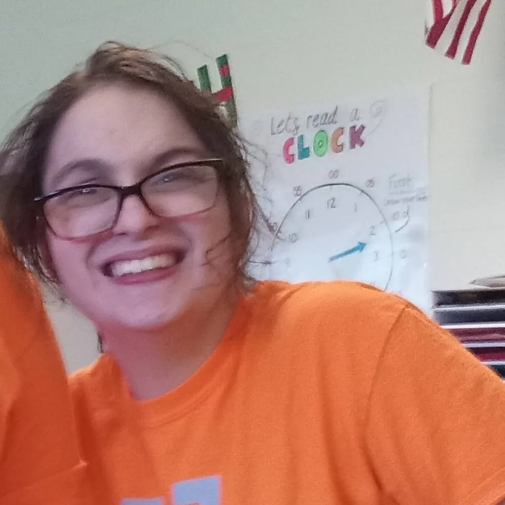 chat with ai character: Izzy