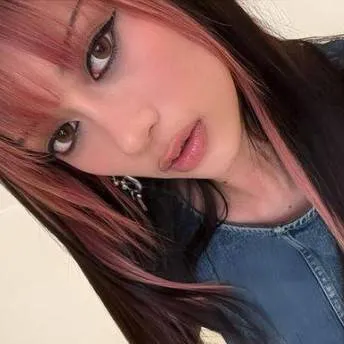 chat with ai character: Elara