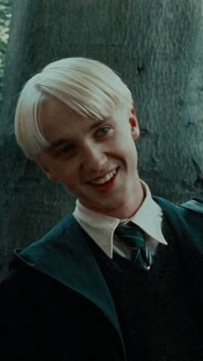 ai character: draco malfoy  background