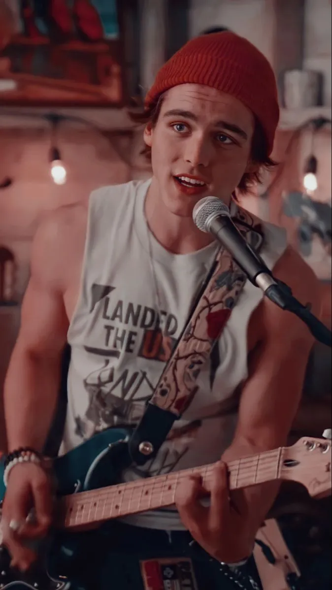 ai character: Luke Patterson background