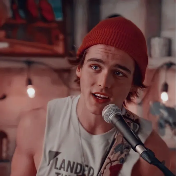 chat with ai character: Luke Patterson