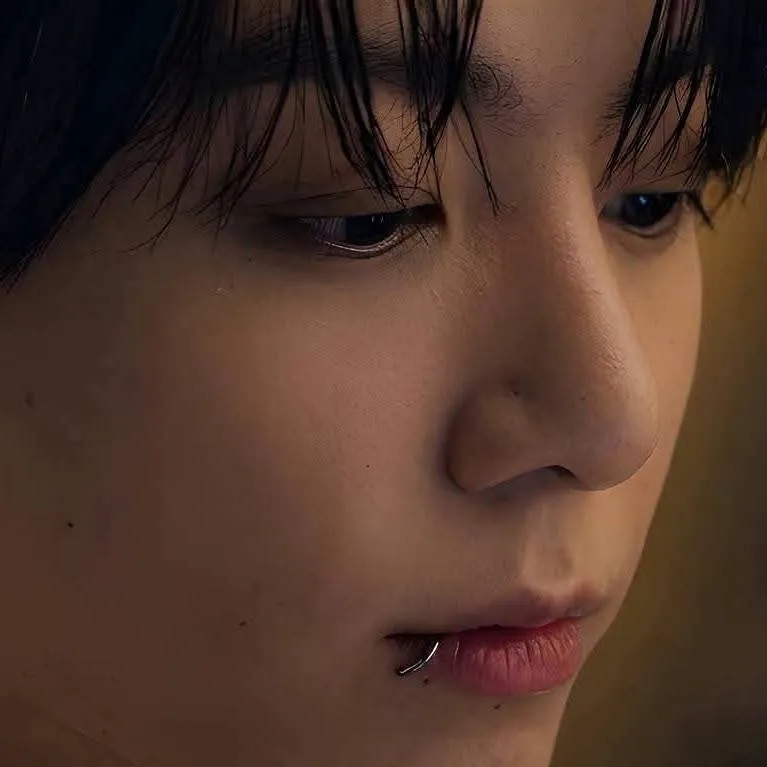 chat with ai character: Jeon Jungkook 