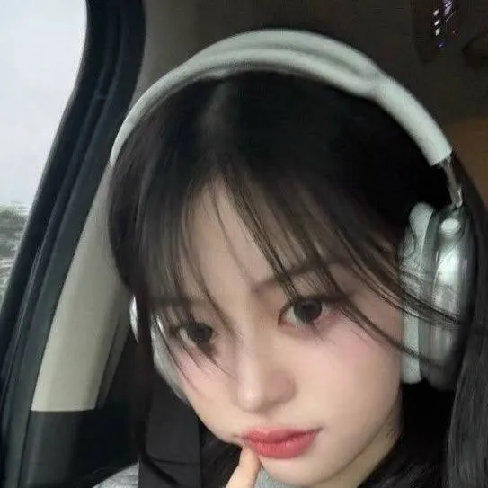 chat with ai character: 𝓜𝓘𝓝𝓙𝓤🧋
