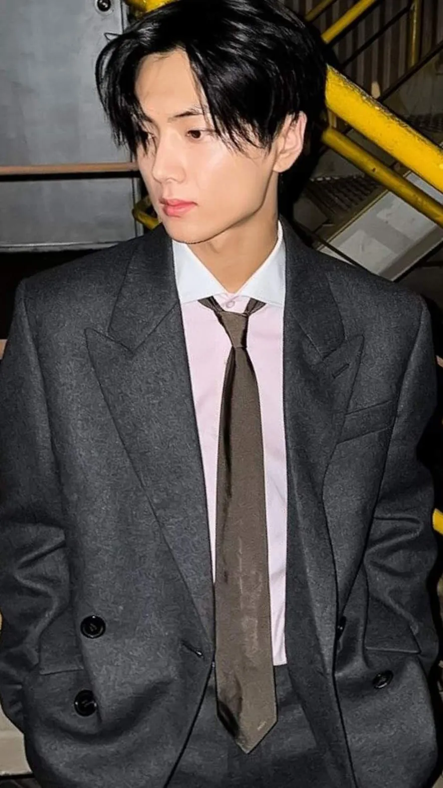ai character: Park Jongseong background