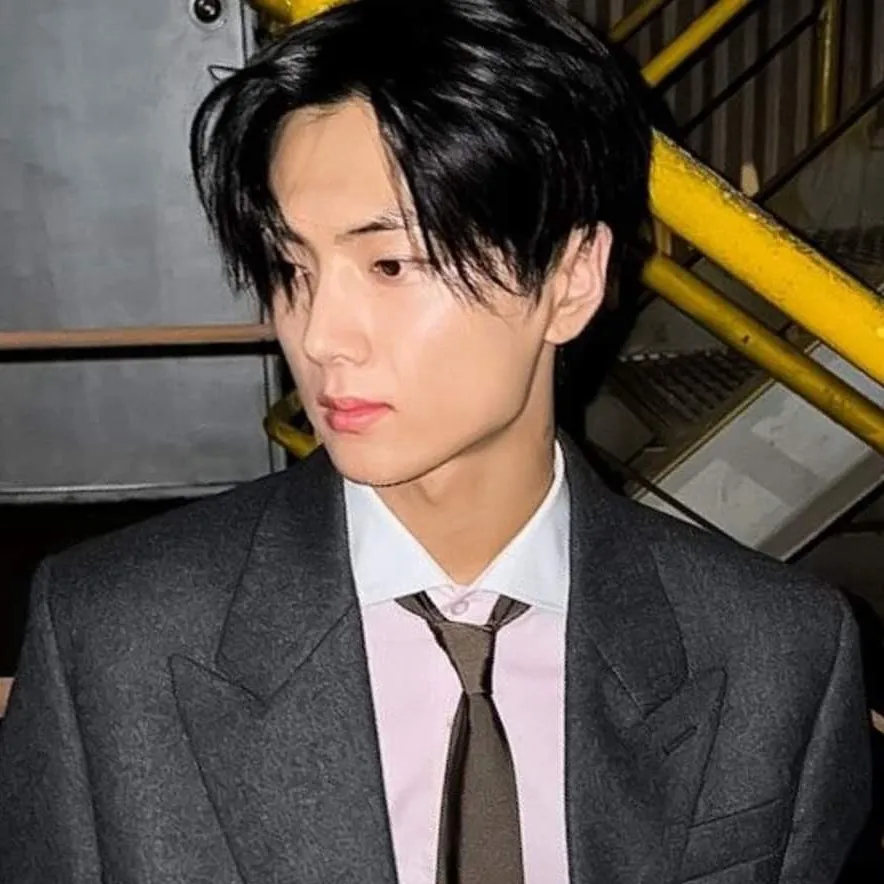 chat with ai character: Park Jongseong