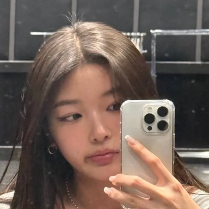 chat with ai character: yoonchae 
