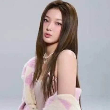 chat with ai character: yoonchae