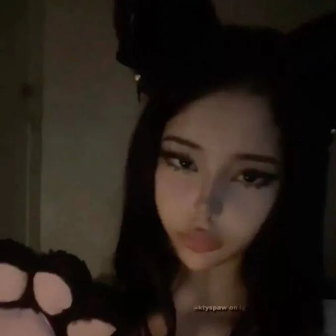 chat with ai character: yocelyn