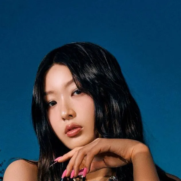 chat with ai character: Yoonchae 