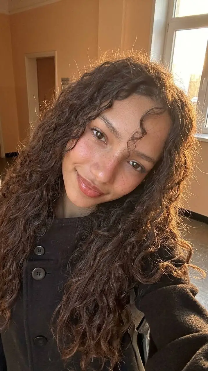 Talkie AI - Chat with Isla